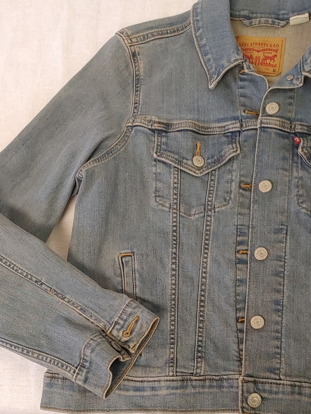 Levi's l Ladies l Light Blue Washed Denim Jacket l Size XL